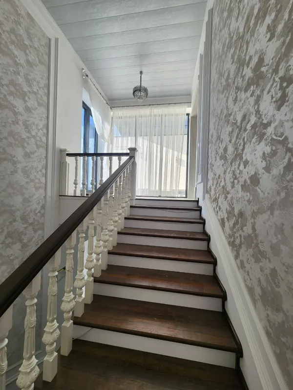 TAWN HOUSE 8