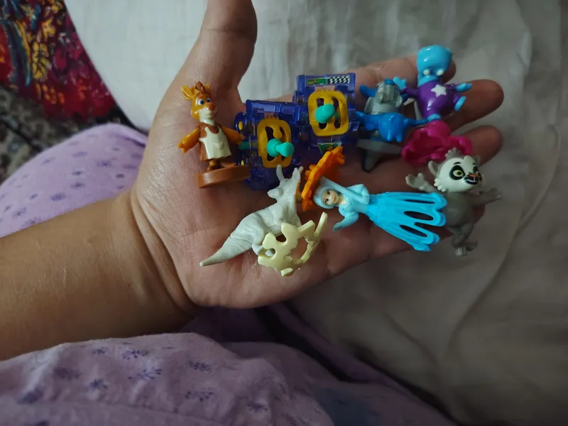 Kinder o'yinchoqlar kaleksonerlar uchun 5 Kinder o'yinchoqlar kaleksonerlar uchun 5