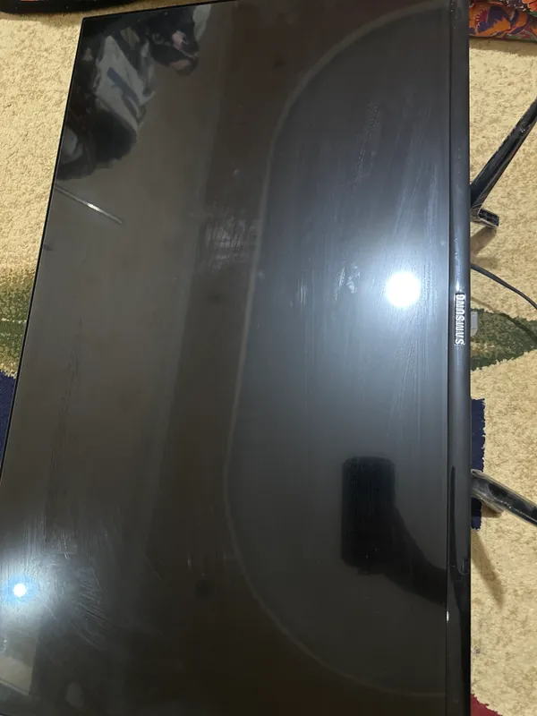 Samsung televizor 32 sm o’lchamda holati yaxshi