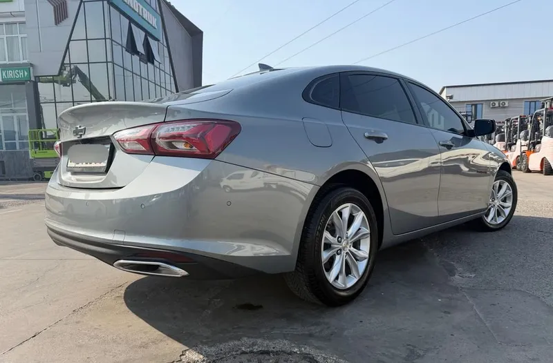 Chevrolet Malibu XL 4