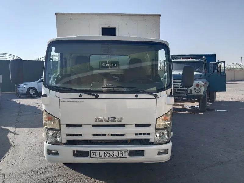 Isuzu avtomobili 1