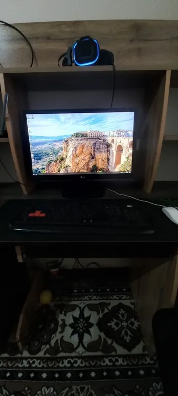 Igravoy kamputer stollari bilan