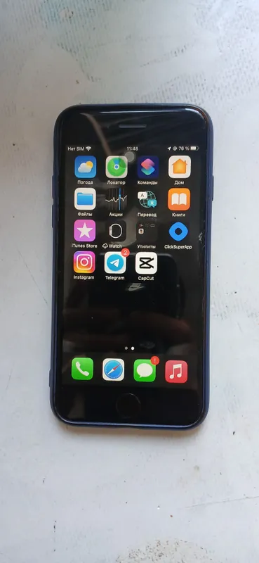 iPhone 7, у самого есть недостаток: на экране есть немного треснутое место 3