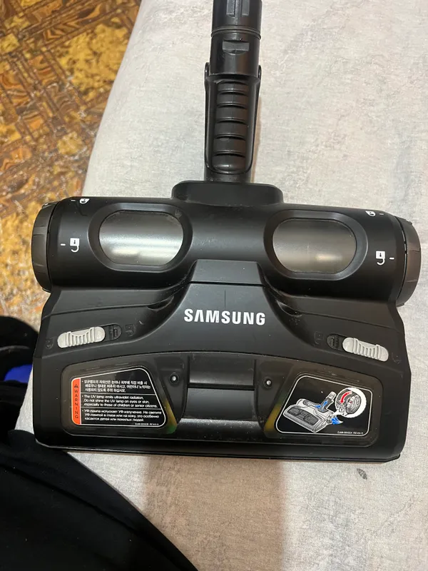 Samsung UB-700 с УФ-лампой (Anti-Mite UV Brush) 1