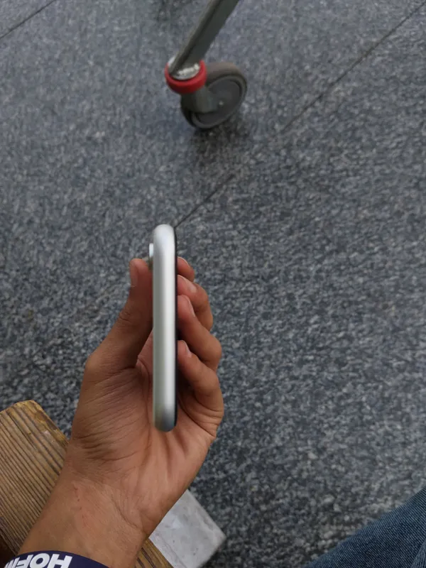 iPhone XR 4 iPhone XR 4