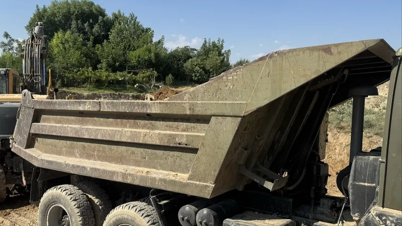 Srochna Kamaz kuzov Sotiladi 4 Srochna Kamaz kuzov Sotiladi 4