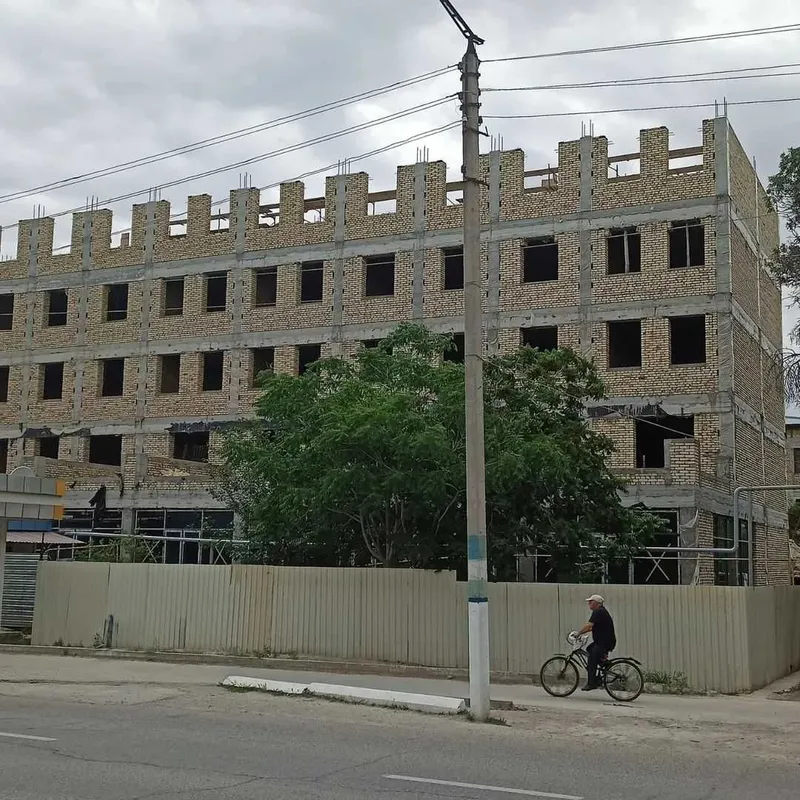 Продаются квартиры и магазины в центре Кагана вдоль дороги. — фото 1