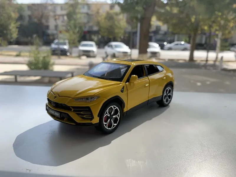 Modelka Lamborghini Urus 1:24 1