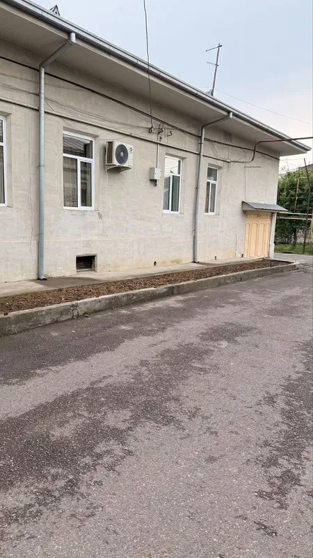 Uy hovli sotladi
