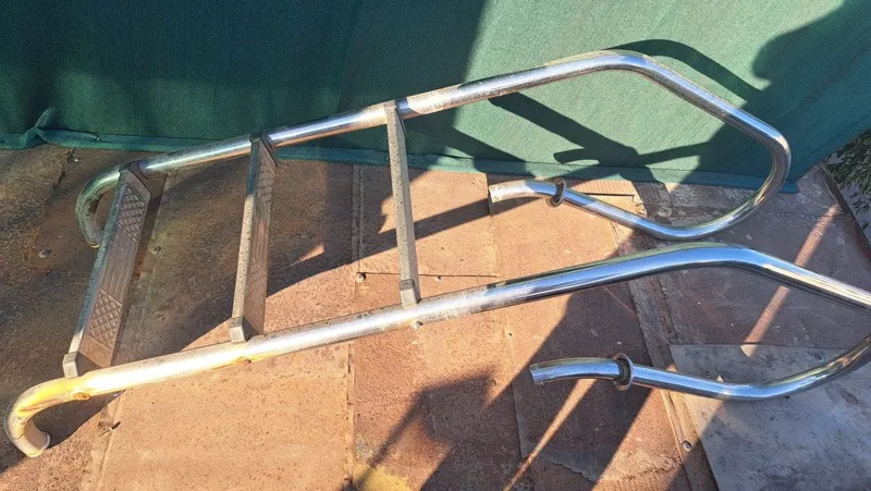 Лестнитцы для басейна 1 Лестнитцы для басейна 1