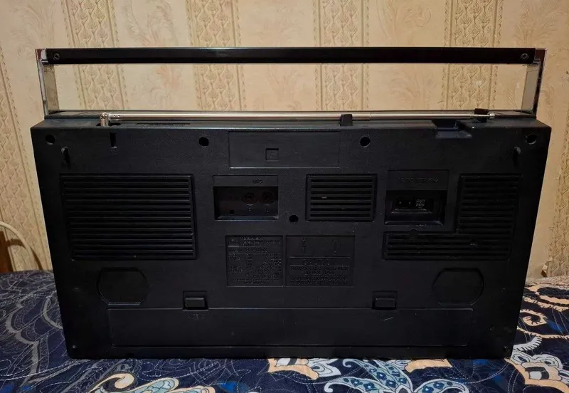 Магнитола Toshiba BomBeat RT-135S 8