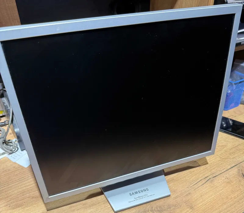 Мониторы 17'' Samsung SM 172x, LG L1718S