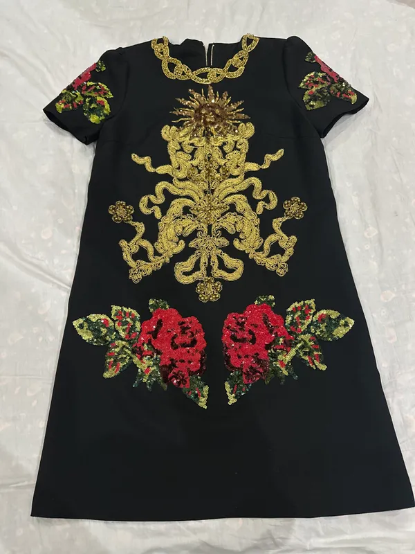 Нарядное короткое платье Нарядное короткое платье