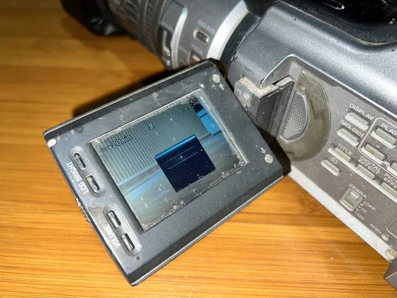 Видеокамера sony DCR-VX2100e pal ( требуется профилактика ) — фото 1