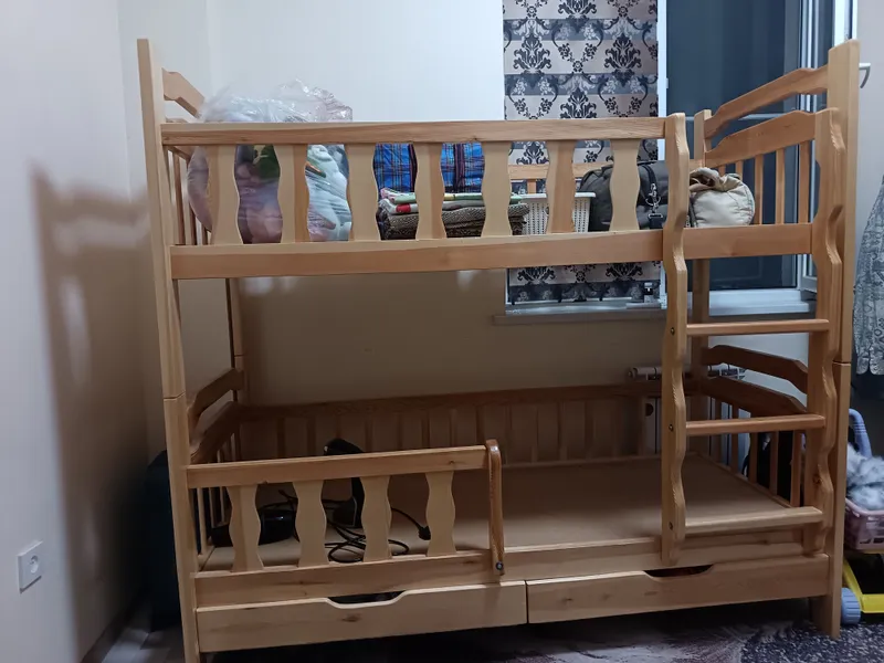Продаются двухъярусный диван и парта с табуретками 3 Продаются двухъярусный диван и парта с табуретками 3