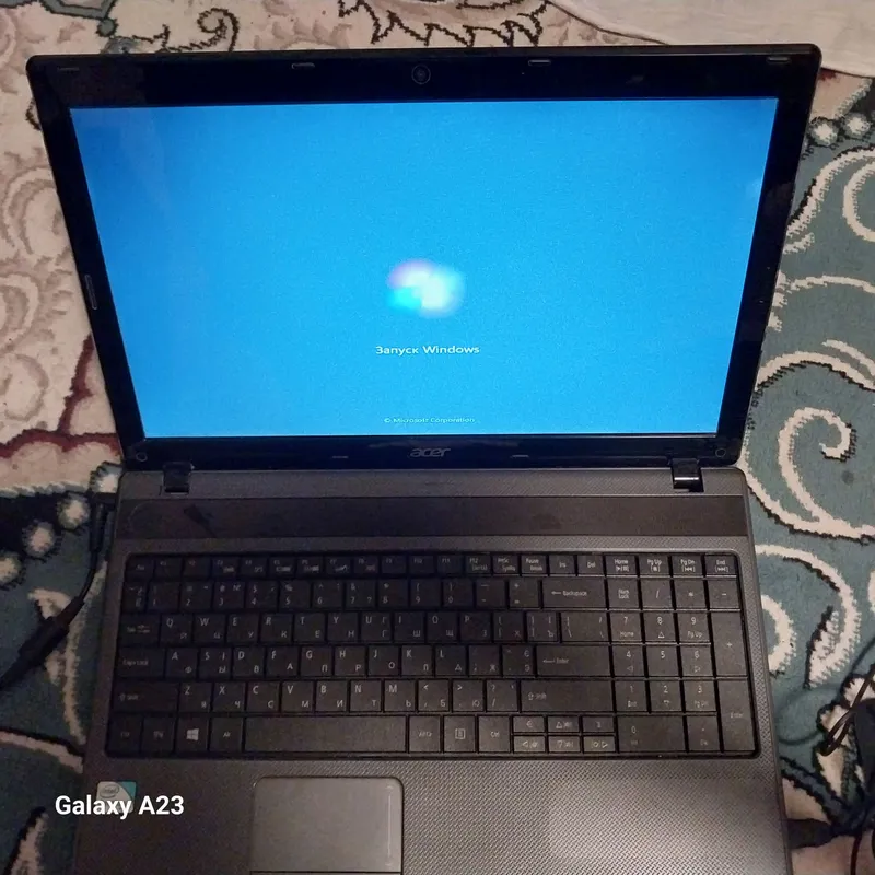 ACER.  Noutbook Sotiladi.