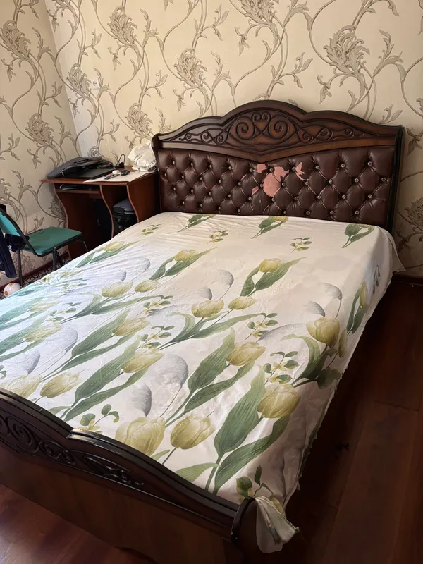 Продается спальный гарнитур