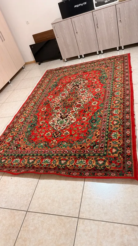 Продаётся ковёр 2*3 1