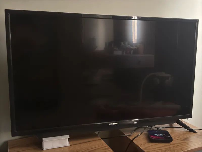 Samsung 43телевизор тв смарт подставка подарок