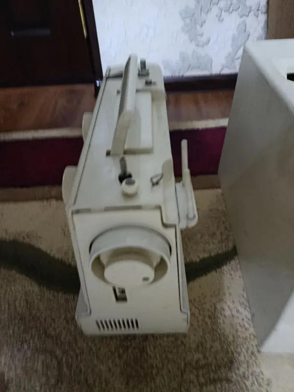 Швейная машинка JANOME 2
