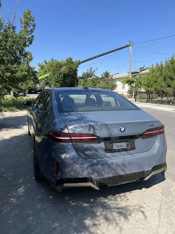 Bmw i 5 50 L 2025 йил 4