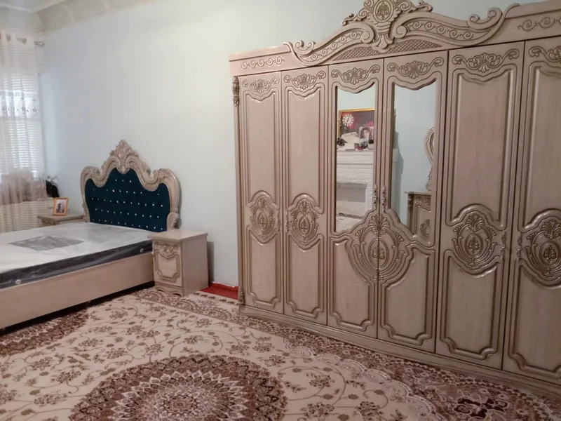 Срочно продается спальня гарнитур и камот стол