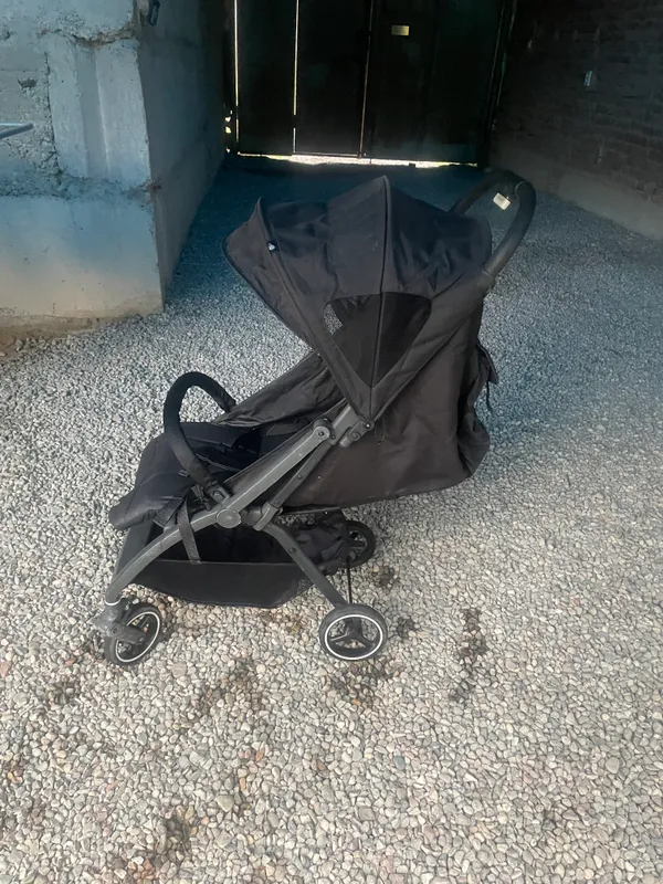 Kolyaska srochna sotiladi