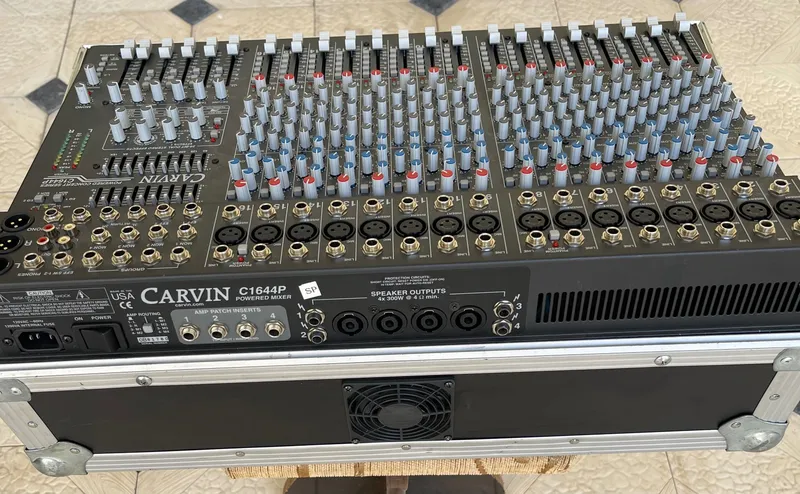 CARVIN C1644P активный микшер 1200 ватт 2 CARVIN C1644P активный микшер 1200 ватт 2