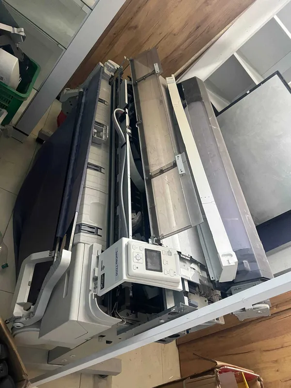 Продаётся широкоформатный принтер Epson SureColor SC-T7200