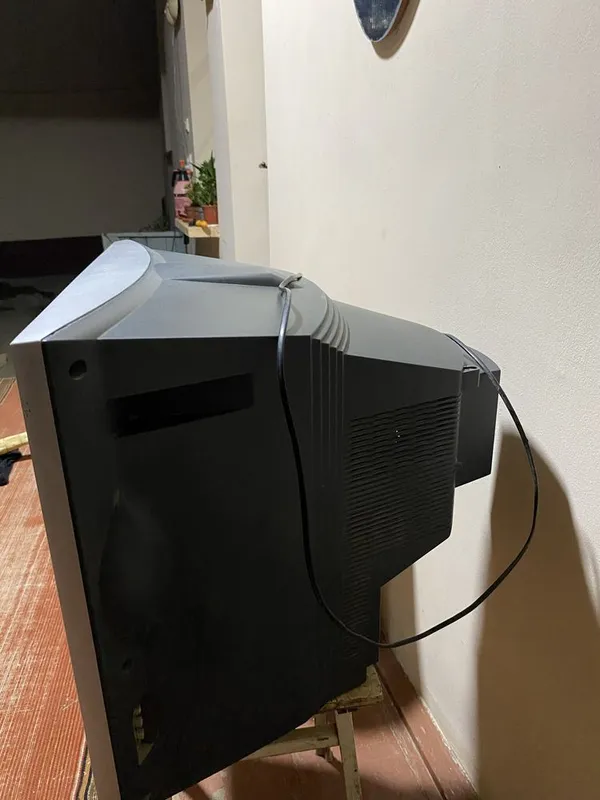 Продается телевизор LG Flatron — фото 2