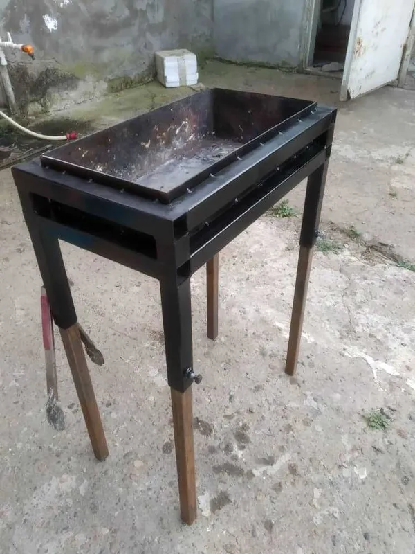 продатся мангал очень крепкий съемные ножки