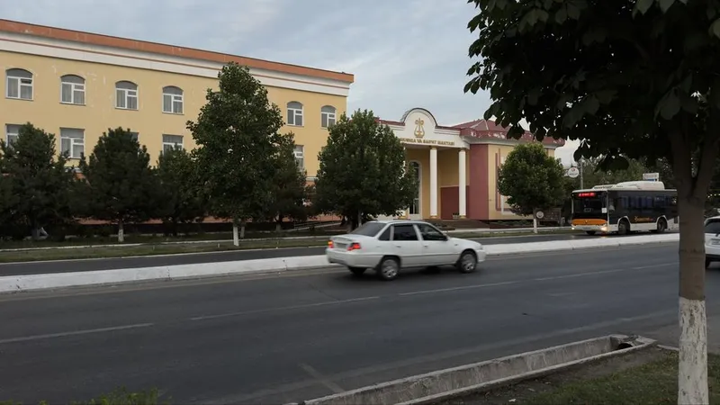 Текстил Ижарага берилади 55 квадрат жой йулни буйида 3 Текстил Ижарага берилади 55 квадрат жой йулни буйида 3