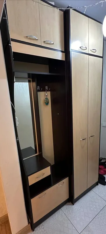 прихожка....2 отдельные секции... 2