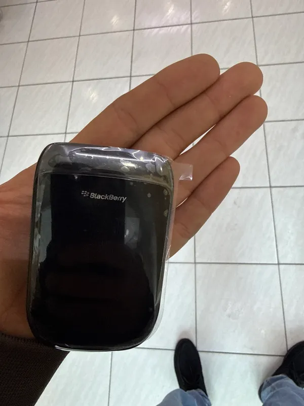 BlackBerry 9670 2