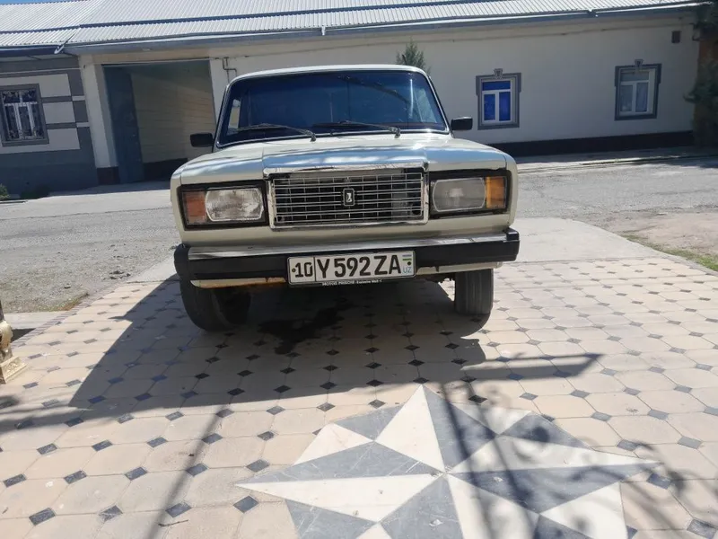 Vaz 2107 sotiladi