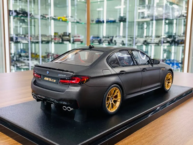 Лимитированная модель BMW M5 CS — GT Spirit 1/18 — фото 2