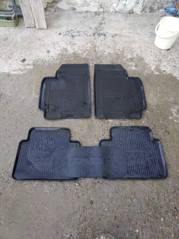 Коврик для Лачетти и Джентра резиновый состояние бу — фото 1