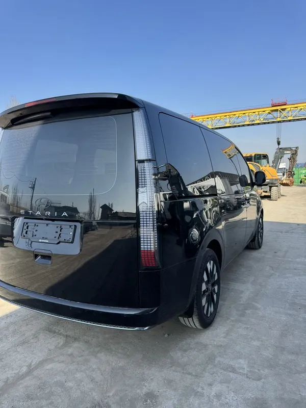 Hyundai Staria 2025 Gibrid toza — фото 2