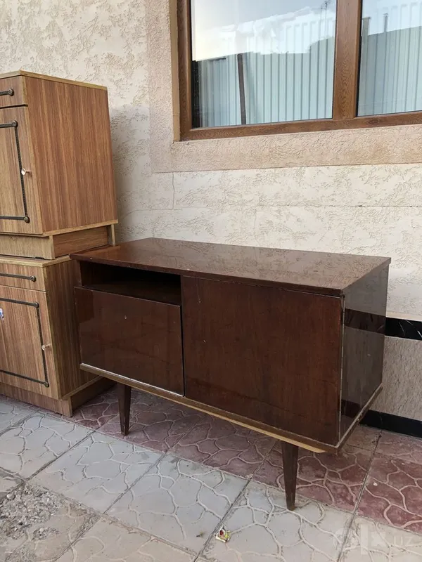 Продаются шкаф и тумба 3