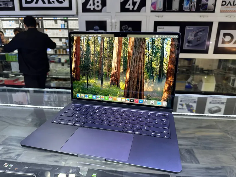 Macbook Air (2022) 2 Macbook Air (2022) 2