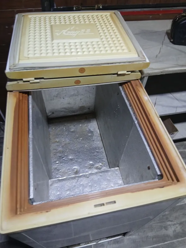 Продаётся фуд-трак и морозильник 1