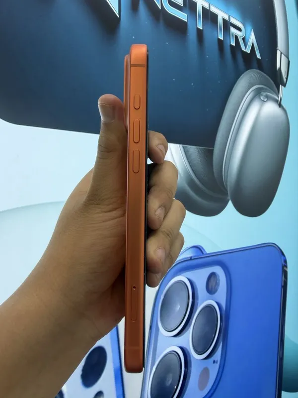 Iphone 17pro max 256 orange — фото 2