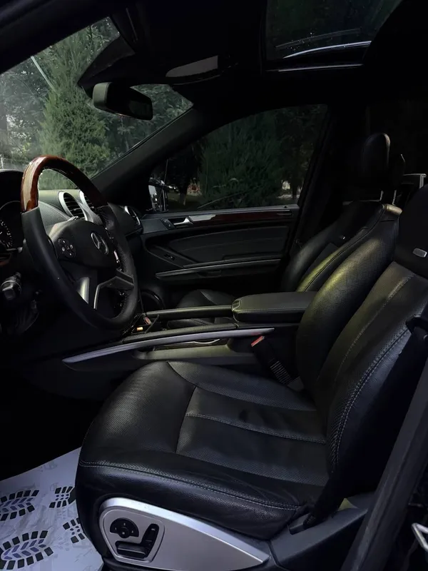 Mercedes Benz GL 550 4 Matic 6