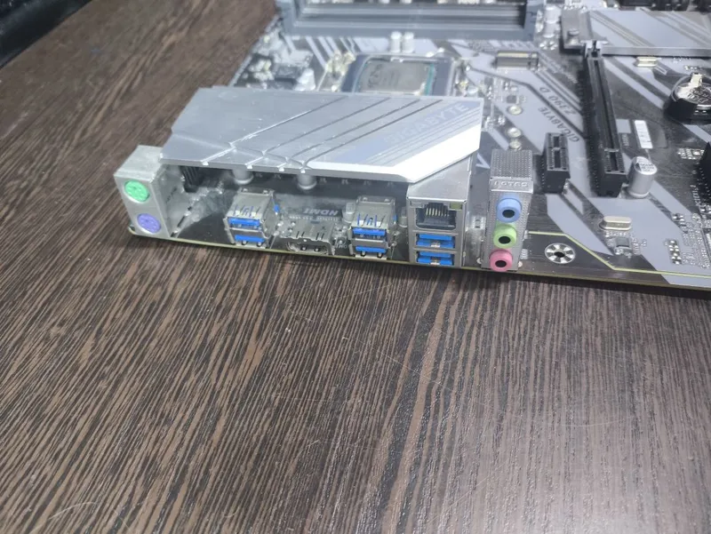 Gigabyte Z390+i5 8400 2 Gigabyte Z390+i5 8400 2