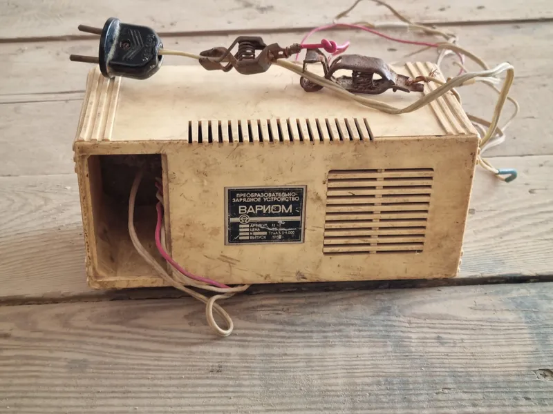 zaryadchik 12 v