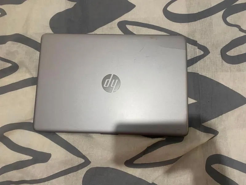 Hp AMD Ryzen 3 5425U with Kadeon Graphics 2