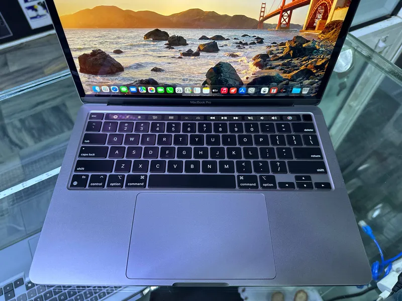 MacBook Pro (2022) 3 MacBook Pro (2022) 3