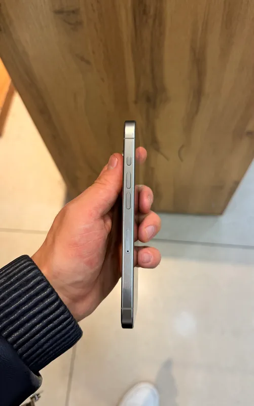 iPhone 15 Pro 4