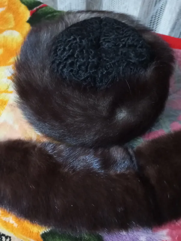 Mo‘ynali qalpoq va yoqa 1 Mo‘ynali qalpoq va yoqa 1