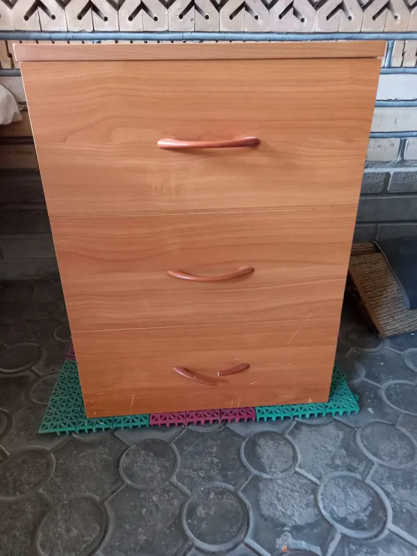 Продаётся тумбочка, б/у, высота -54 см ,ширина -42 см, глубина -40 см 2 Продаётся тумбочка, б/у, высота -54 см ,ширина -42 см, глубина -40 см 2